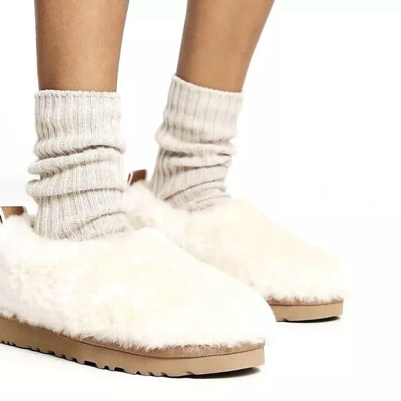 UGG Women's Natural Classic Cozy Shearling Bootie Size 6 NWOT - Picture 2 of 7
